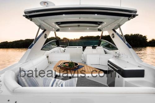 Sea Ray 320 Sundancer fiche technique et avis